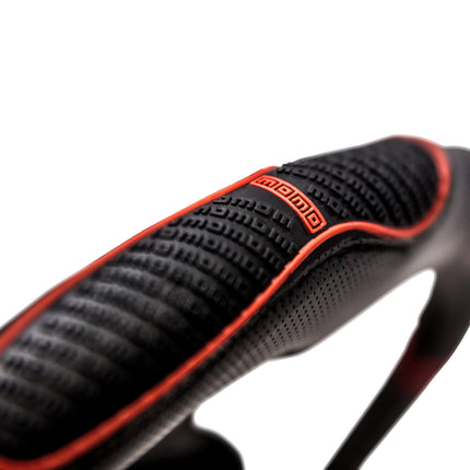 Cubre volante Momo Negro/rojo - SWC014BR