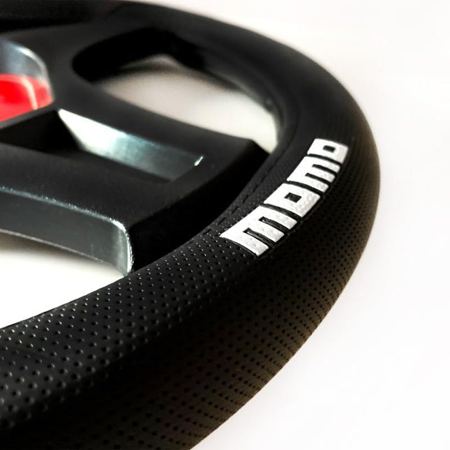 Cubre volante Momo Negro/rojo - SWC014BR